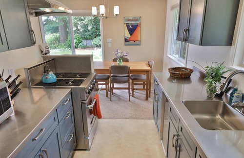 Langley House | Your Private Water View Oasis
