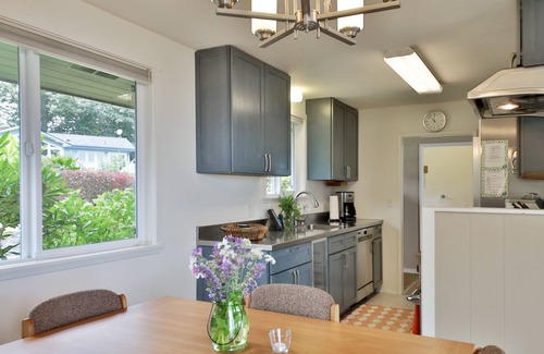 Langley House | Your Private Water View Oasis