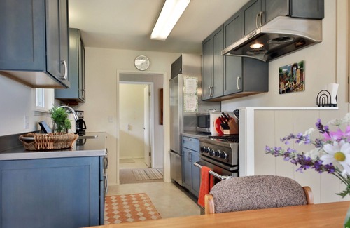 Langley House | Your Private Water View Oasis