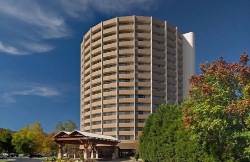 Gatlinburg Hotel | Your Relaxing Getaway Awaits! Private Balcony, Indoor Pool, Onsite Parking!
