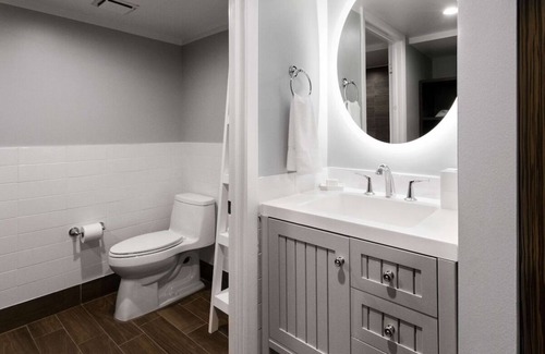 Marathon Resort | Your Relaxing Getaway Awaits! Pets Allowed, Onsite Pool, Free Parking