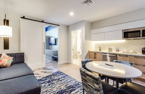 Hallandale Beach Hotel | Your Slice of Paradise! Pets Allowed, Kitchenette, Rooftop Swimming Pool!