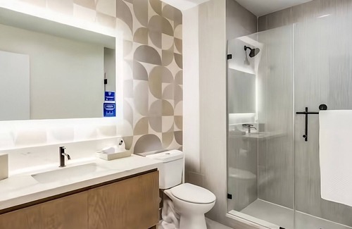 Hallandale Beach Hotel | Your Slice of Paradise! Pets Allowed, Kitchenette, Rooftop Swimming Pool!