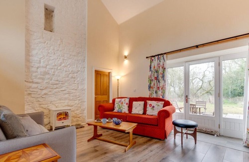 Cwm-twrch Isaf House | Ysgubor Glyn - Two Bedroom House, Sleeps 4