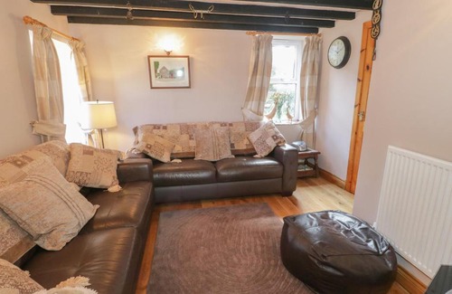 Henryd House | Ysgubor Newydd