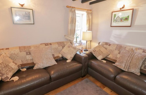 Henryd House | Ysgubor Newydd