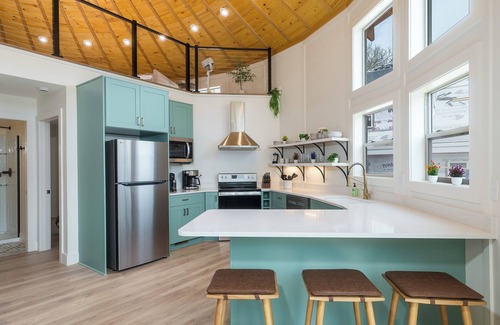 McGaheysville Cabin | Yurt, mins to slopes, Hot Tub, Arcade Room, Pool Table, PS5, Fire Pit EV charger