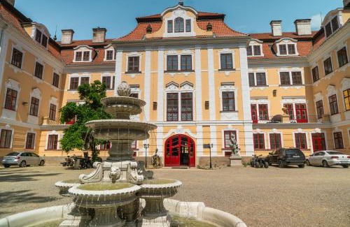 Chlum u Trebone Hotel | Zámek d'Este