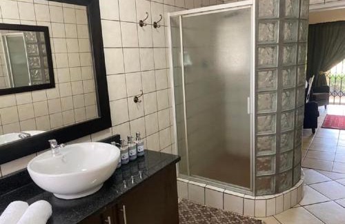 Mogale City House | Zacks Country Stay