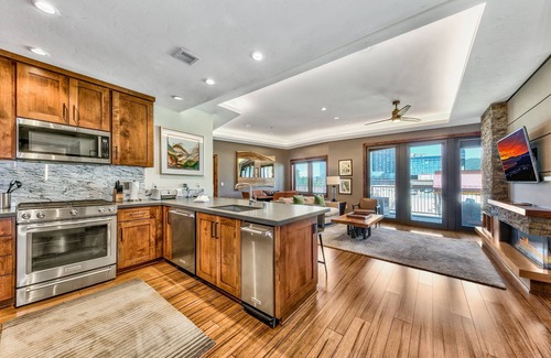 Lakeside Park Apartment | Zalanta Resort at the Village