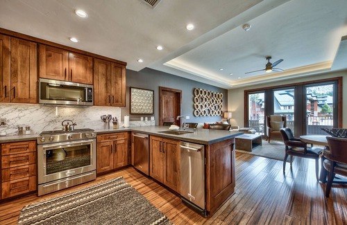 Lakeside Park Apartment | Zalanta Resort at the Village