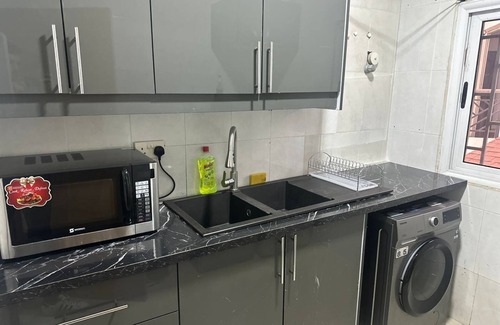 Labone Apartment | Zen 2BR in Labone, WiFi/DSTV