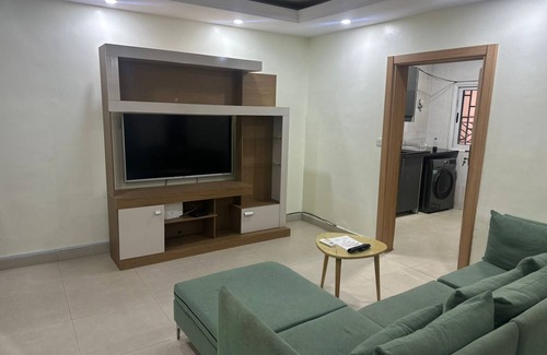 Labone Apartment | Zen 2BR in Labone, WiFi/DSTV