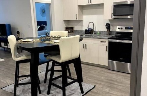 St. Johns Apartment | Zen Den!
