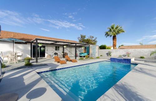 Palm Springs Villa | Zen Palm Springs Villa Pool and Mountain View