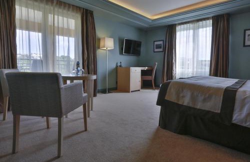 Juvignac Hotel | Zenitude Hotel La Valadière, Ascend Hotel Collection