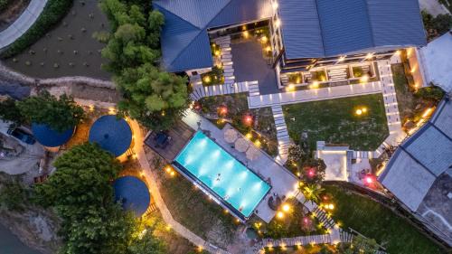 Yongding House | Zhangjiajie YOLO RELIAN Mt and River Collection-Riverside hotel with sunrise,sunset views, ticket service for attractions, afternoon tea,coffee, and laundry service