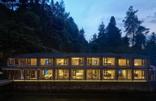Wulingyuan Bed & Breakfast | Zhangjiajie Zen Resort-Free Shuttle Service to East Gate of forest park,Secret Hiking Route, River Tracing,Mini Forest Park,Toursim Service& Affordable Luxury