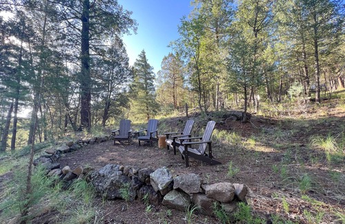 Ruidoso Cabin | Zia Den Cabin located beneath the Ruidoso Pines