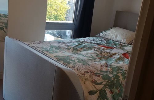 Elephant and Castle Apartment | Zone 1 London Flat (up to 4 people)!