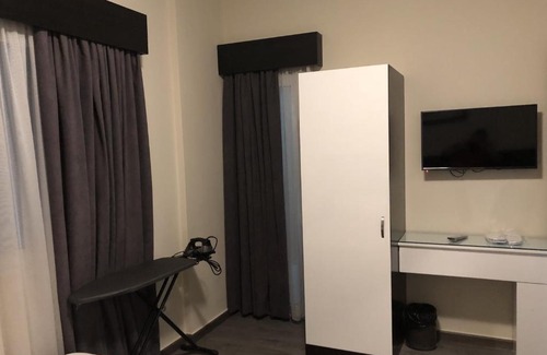 Haret Sakher Hotel | Zora Suites