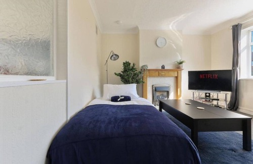 Hull House | ZSK stays! Whole house with large garden, lovely area.