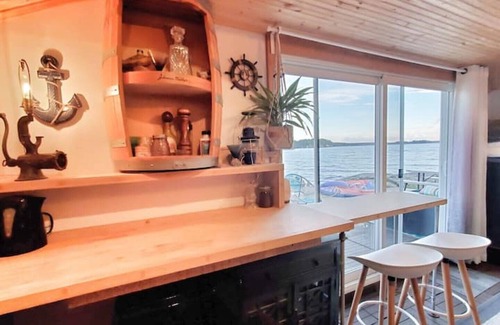 Gravenhurst Cottage | ZuKa Lakehouse with Wood Hot Tub/Sauna in Muskoka