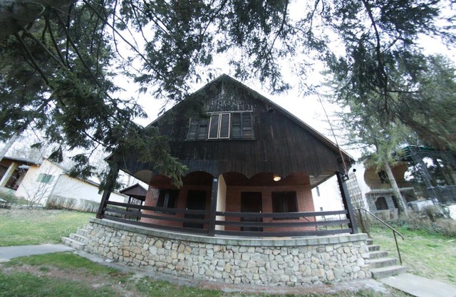 Šebešfok Vikendica 52/2