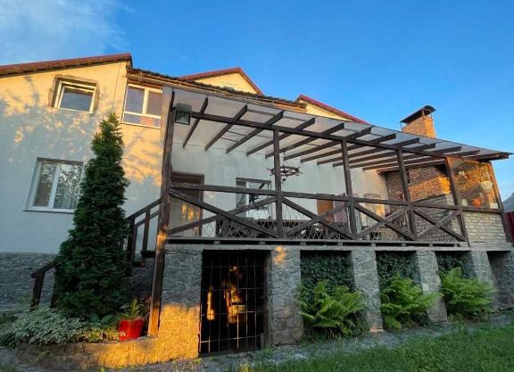 Будинок з Терасою Біля Фонтанів