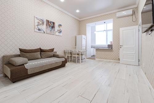 Трех комнатные апартаменты в новом доме рядом с Батырмол