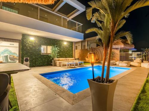 וילת יוקרה עם בריכה פרטית וגקוזי עם נוף לים ליד החוף של מוש