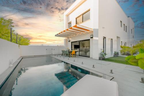 לגונה בלו ביץ - וילה עם בריכה פרטית וג'קוזי דקה מהים