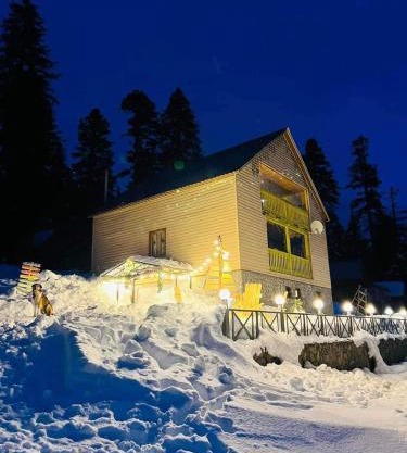 კოტეჯი ბახმაროში WoodenHouse Sunrise