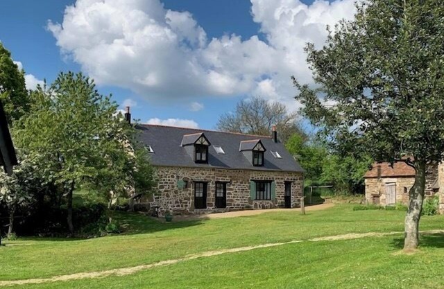 1 Bed Cottage - Sleeps 2 - Garden - Parking - Wifi