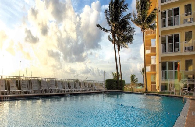 1 Bedroom Suite w/Full Kitchen on Pompano Beach, Sea Gardens Resort!
