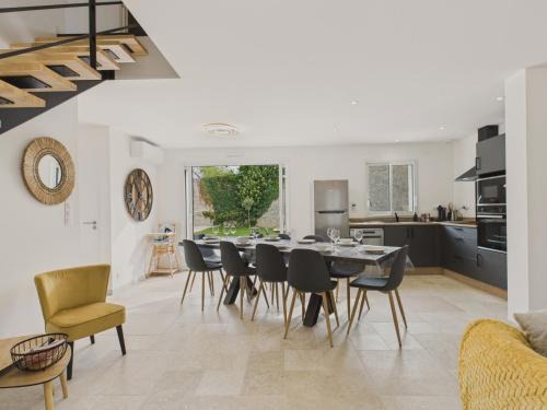 1 km plage - jolie maison 7 adultes 3 enfants