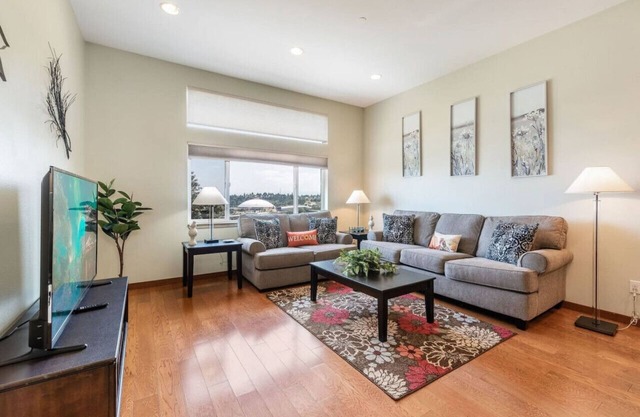 <1 mi to Dome | 3BD 2.5BA | Townhouse | Garage -22