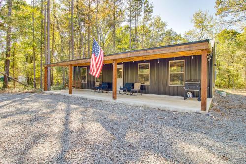 1 Mi to Greers Ferry Lake! Outdoor Adventure Base