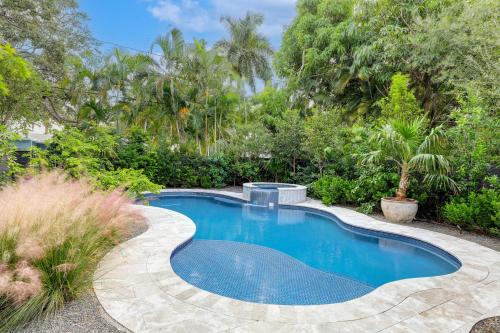 1 Mi to Lake Worth Beach Park Poolside Paradise!