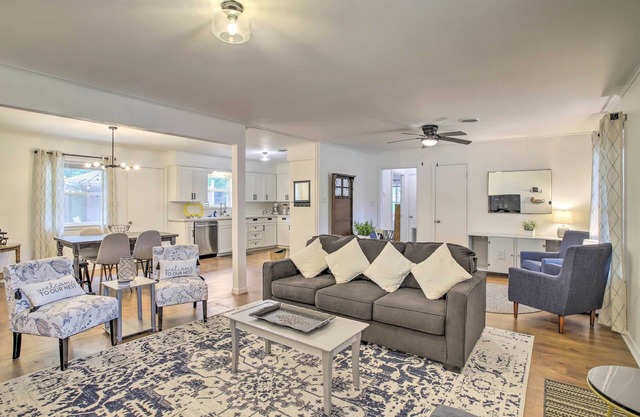 1 Mi to Main St: Brenham Retreat w/Game Room