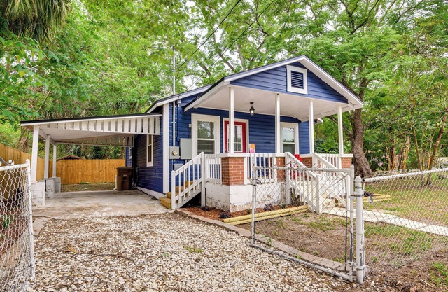 1 Mi to Ocala Dtwn Square: Home w/Yard!