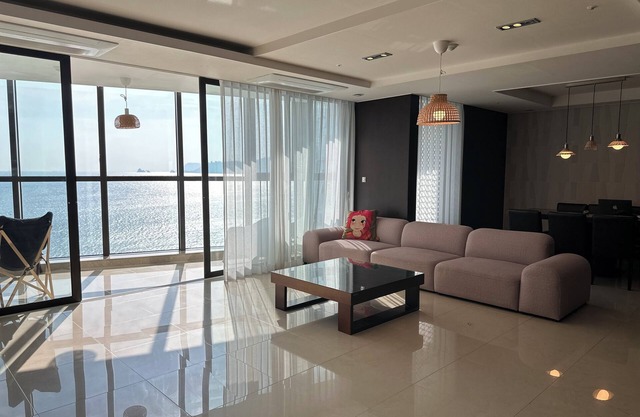 1-Minute from Haeundae: Luxury 70-Pyeong House with Stunning Ocean Views
