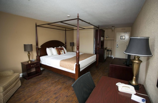 1 Queen Bed – Room 4 - Hearthstone Inn Boutique Hotel Halifax – Dartmouth