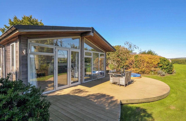 10 HORIZON VIEW, pet friendly, luxury holiday cottage in Dobwalls