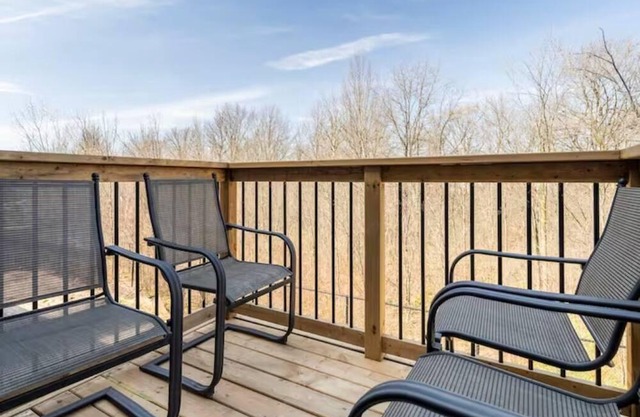 10 munities to Niagara falls in Ontario Canada, beautiful new home.