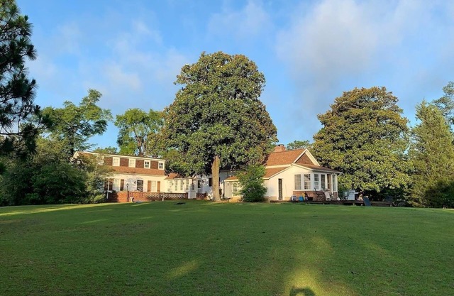 104 yr old Southern Manor on 50 acres of private forest trails to explore