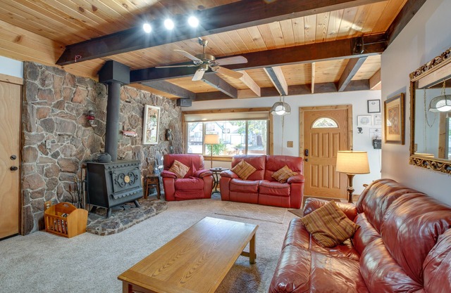 11 Mi to Ski Resorts! Lake Tahoe Gem w/Pool Table