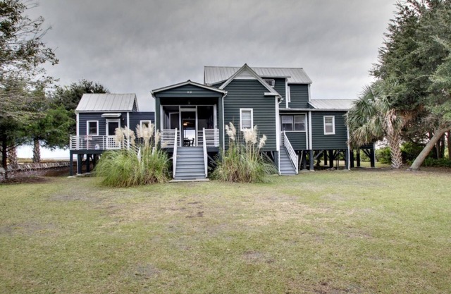 1111 Middle Street by AvantStay | Charming Historic Cottage + Beach Access