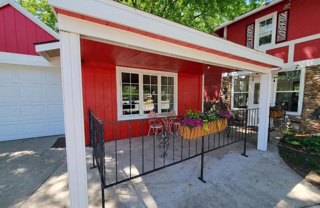 127 Hwy 71 AT Bunk House