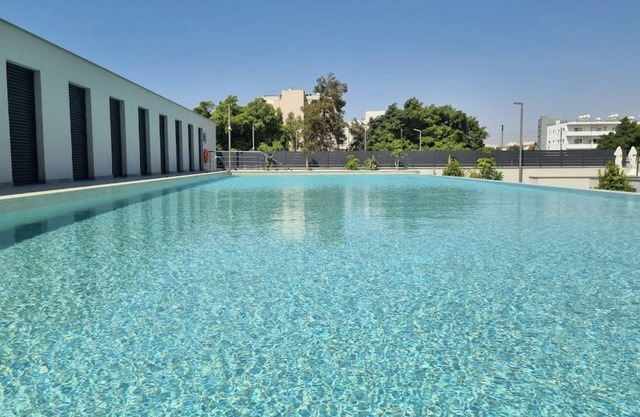 128 LIM - 2005 Stay Only Tower Suite